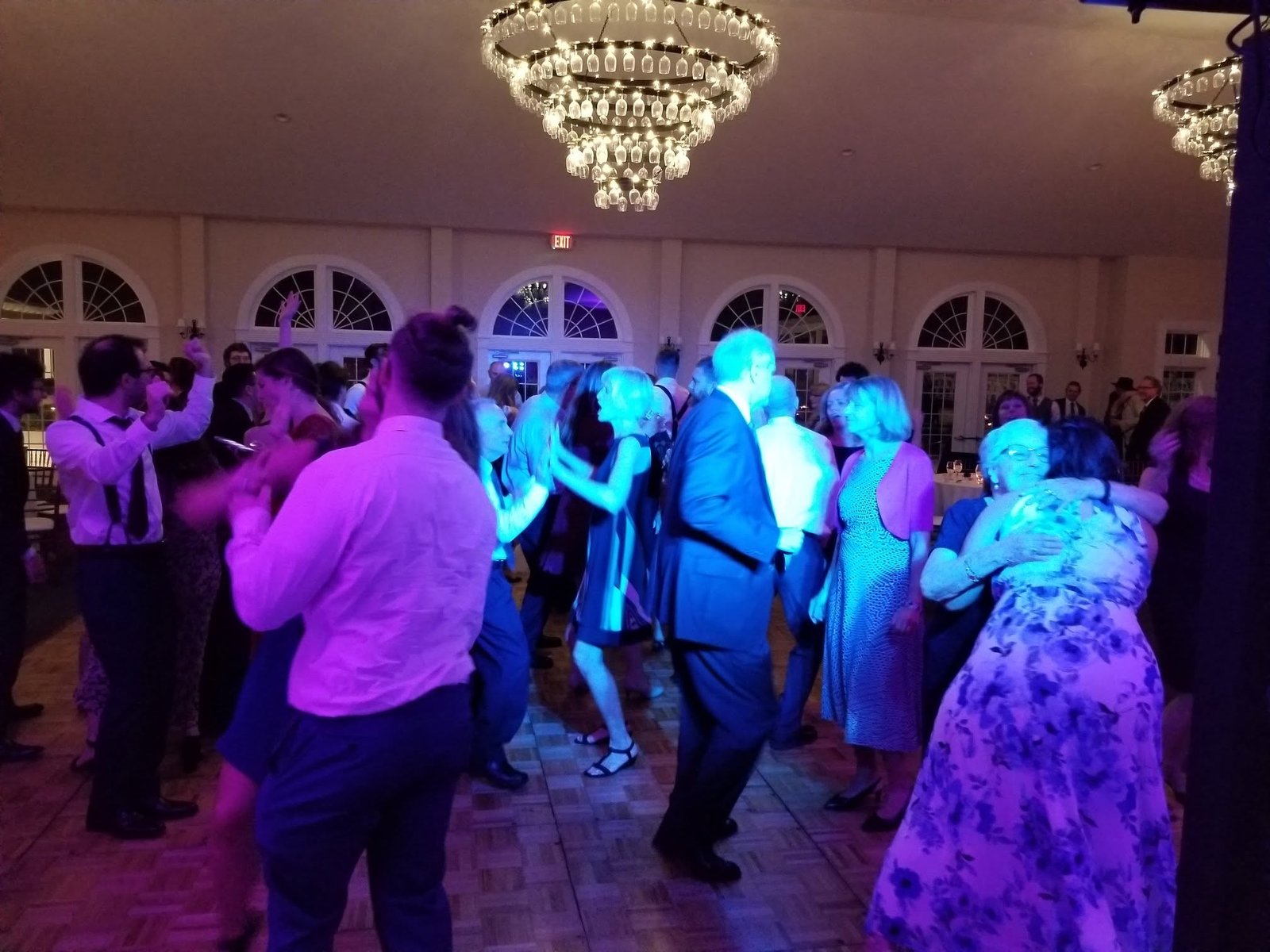Rachel and Michael's wedding, photo 4 — packed dance floor